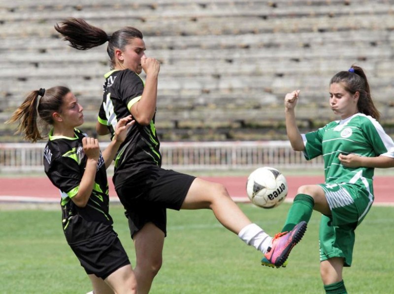 Футболен турнир за девойки в Пловдив