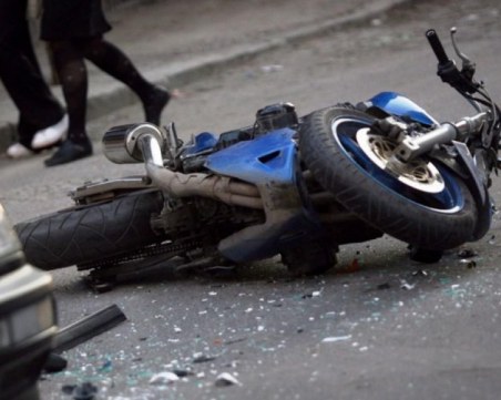 Дядо рокер падна от мотор в Пловдив, в болница е