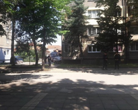 Евакуираха блок в Ботевград, жената на убиеца на Пелов живеела там СНИМКИ