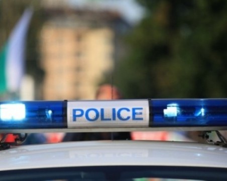 Многодетен баща замеря с тухли служители на Закрила на детето