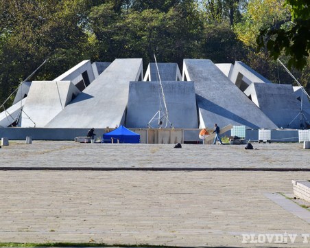 Защо пловдивският монумент, в който се влюби Холивуд, продължава да тъне в нищета? ВИДЕО