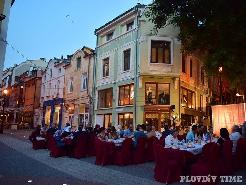 Мюсюлмани, християни и юдеи ще вечерят заедно в центъра на Пловдив СНИМКИ