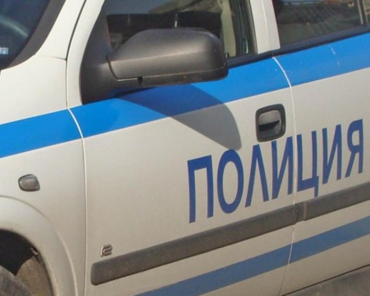 Тежка катастрофа! БМВ се вряза в мантинела, после се натресе в друга кола СНИМКА