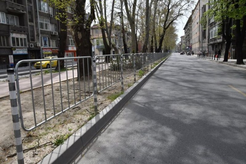 Затварят за движение ремонтирана част от бул. 