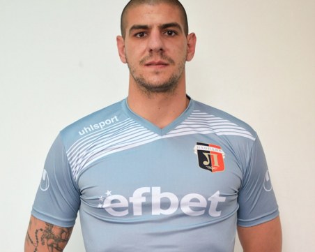 Локомотив се раздели с вратар