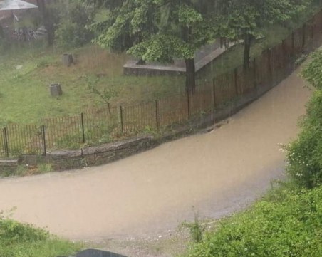 Порой в Смолян! Улиците са под вода