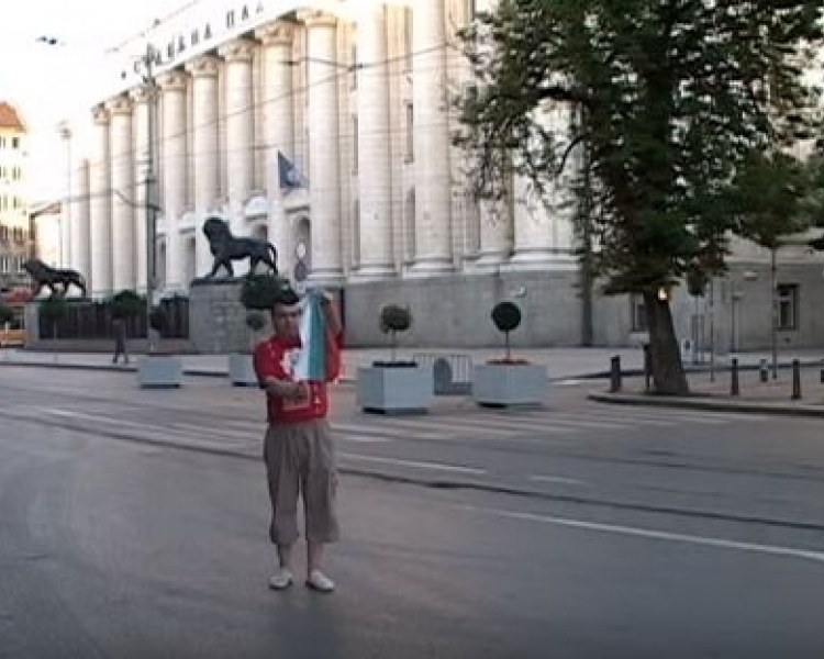 Арестуваха собственика на старозагорски сайт, поругал българското знаме