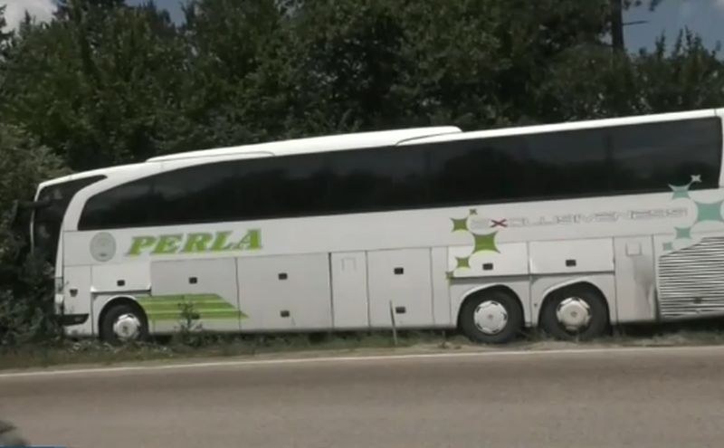 Автобус с туристи катастрофира, има ранени ВИДЕО