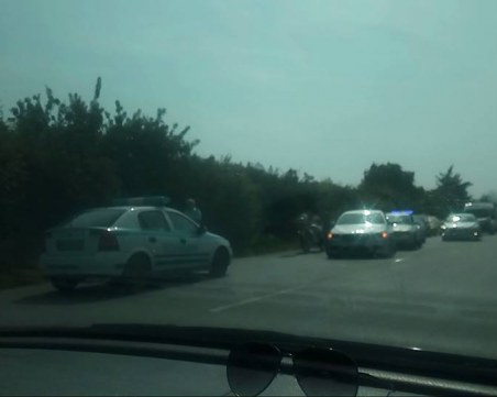 БМВ и ауди се удариха на входа на Пловдив, движението е блокирано СНИМКИ