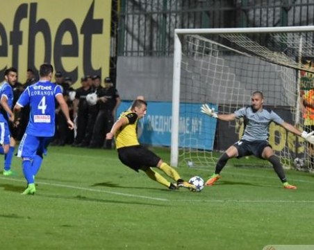 Ударно начало на Първа лига! Ботев и Локо срещу грандовете