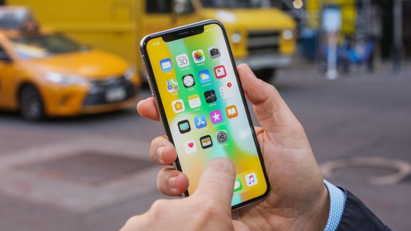 Колко дни трябва да работите, за да си купите iPhone X в различните държави