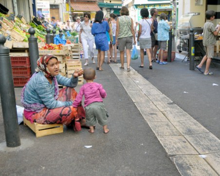 Разбиха българска мрежа за просяци във Франция