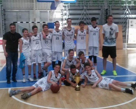 Браво! Децата на Академик Бултекс 99 грабнаха Купата на България!