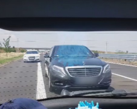 Две коли опитаха да изтласкат семейство от пътя на магистралата до Пловдив