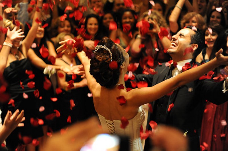 Махат сватбени клипове в нета, ако младоженците танцуват на Адел