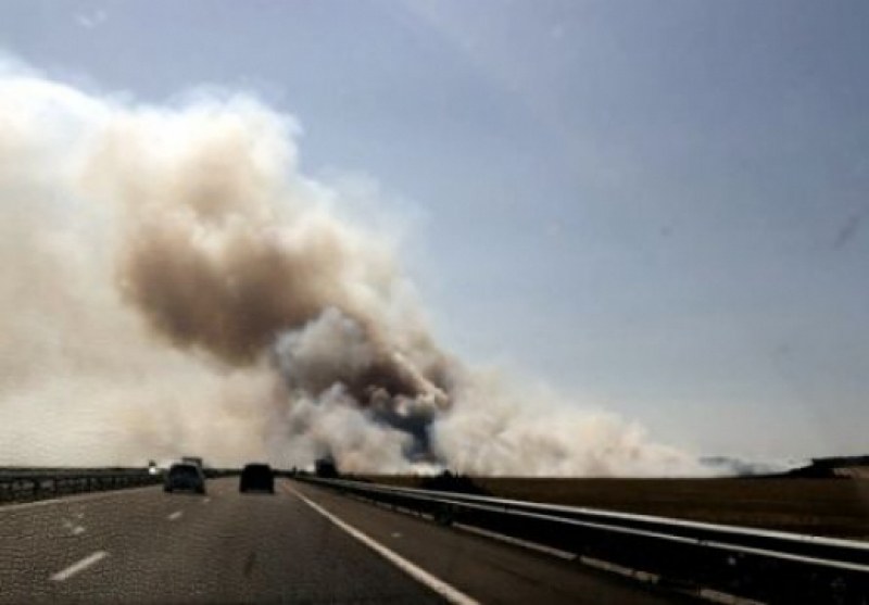 Затварят магистрала Тракия за морето заради огромен пожар!