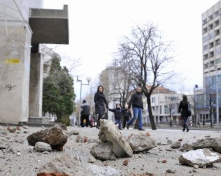 Мазилка се стовари върху главата на дете, по чудо момчето не е пострадало