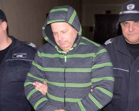 Пловдивски митничар прибрал 200 бона, оставиха го в ареста