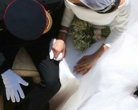 Скритият символ: Защо тази снимка на Меган и Хари стана най-известният фотос? СНИМКИ