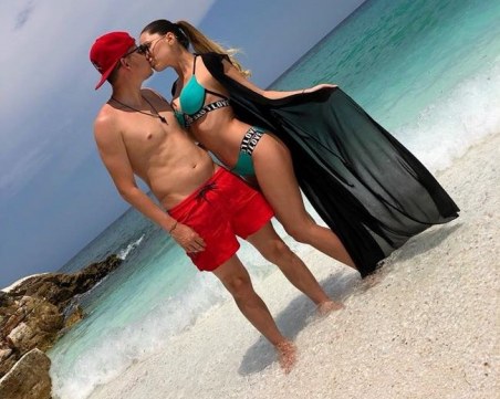 Тошко Неделев заведе Анита на романтичен плаж на Тасос СНИМКИ