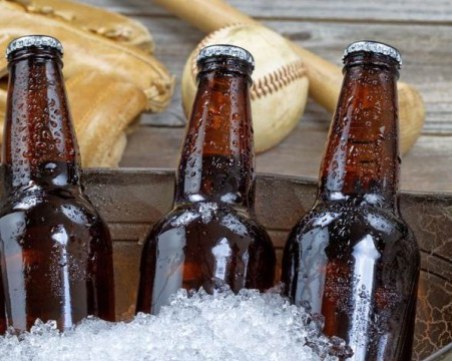 Защо бирените бутилки са винаги кафяви или зелени