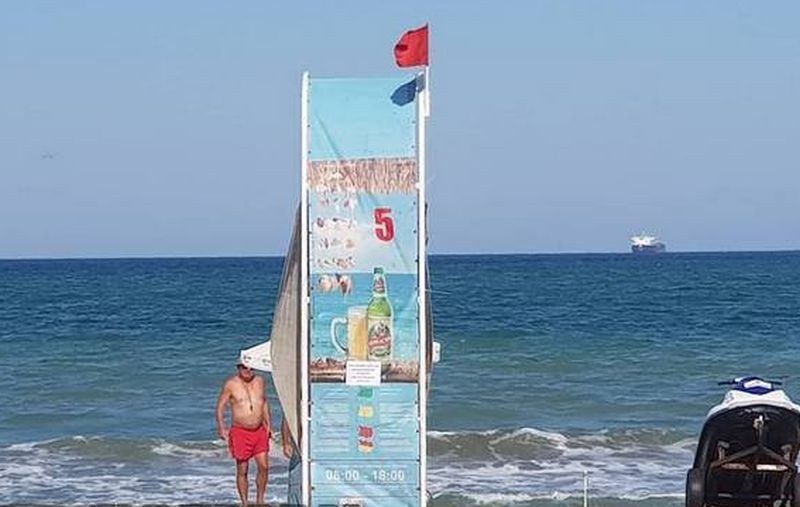 Дете се удави на Северния плаж в Бургас, друго по чудо спасено