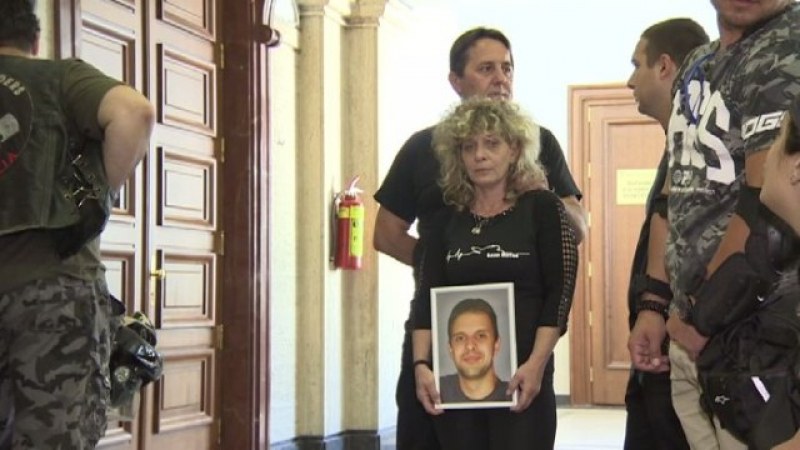 Мотористи излязоха на протест заради загинал техен приятел