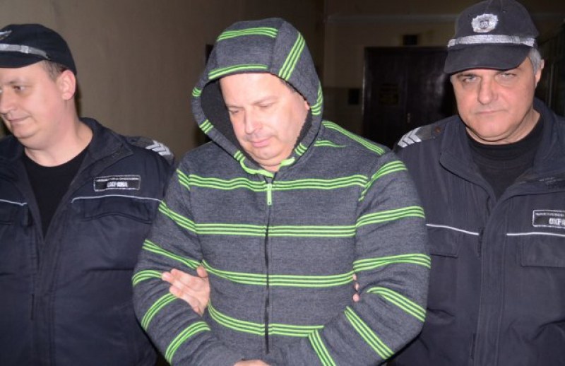 Пловдивски митничар прибрал 200 бона, оставиха го в ареста