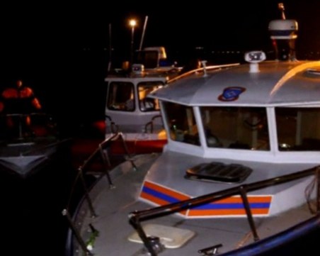 10 души загинаха при сблъсък между катамаран и баржа