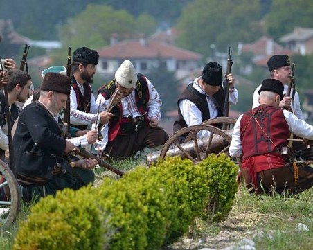 Хайдути въстават срещу башибозука край Хисаря