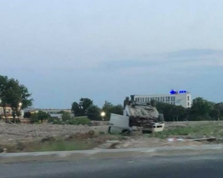 Каскадите продължават: Кола се обърна по таван на Асеновградско СНИМКА