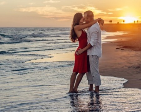 Зодиите, които ще срещнат любовта през юни