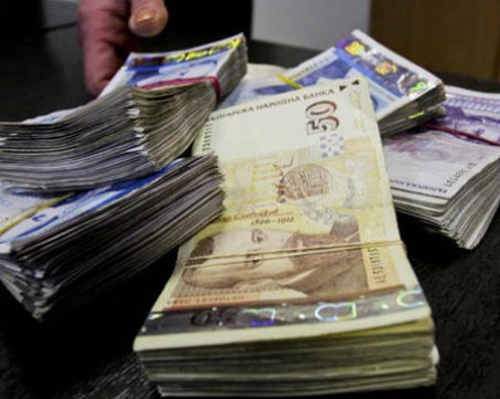 Мъж забрави 30 000 лева и злато на бензиностанция