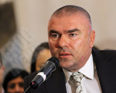 Министрите на отбраната ни били “сульо и пульо, пълни безделници“