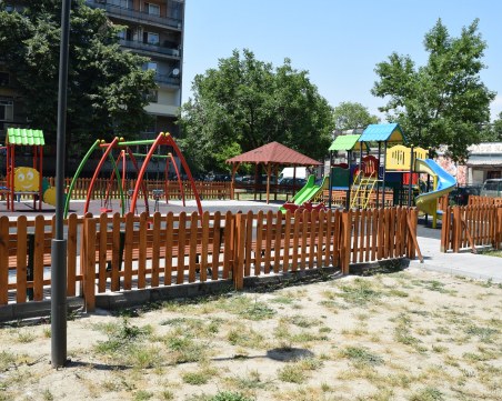 Те ги чупят, ние ги ремонтираме. Ние ремонтираме, те пак ги чупят... СНИМКИ