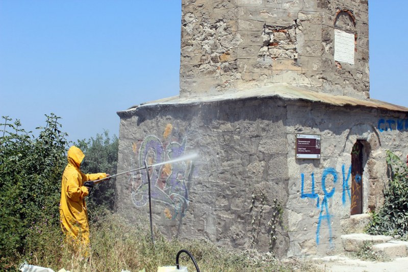 Монтират видеонаблюдение на Сахат тепе, пазят го от вандали и графитаджии