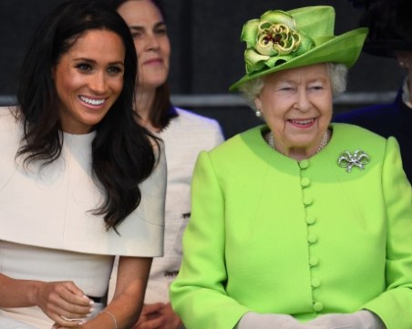 Кралицата и Меган сияят на първия си съвместен официален ангажимент СНИМКИ