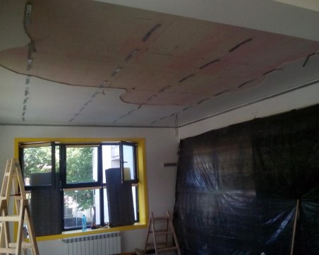 Парче мазилка падна върху деца в детска градина, три от тях са пострадали