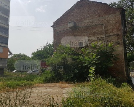 Изоставен имот в центъра на Пловдив се превръща в дом за семейства в риск СНИМКИ