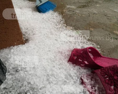 Градушка като лешник удари Карловско СНИМКИ