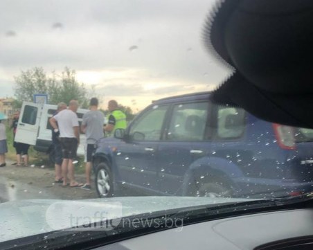 Две капки дъжд+малко трафик=катастрофа на Околовръстното в Пловдив СНИМКИ