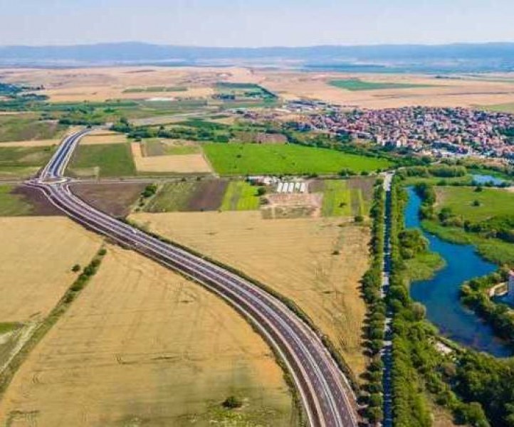 Меле край Равда затвори нов път, часове преди да бъде открит официално