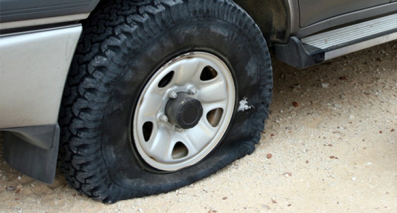 Саморазправа с пловдивско семейство - нарязаха гумите на колите им