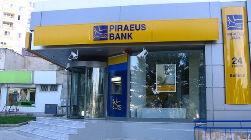 Три български банки се състезават за покупката на Pireus bank