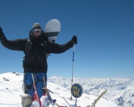 Българин атакува Шиша Пангма със сноуборд