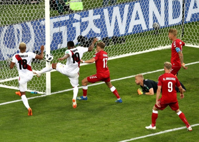 Дания излъга Перу с 1:0, южноамериканците пропуснаха дузпа