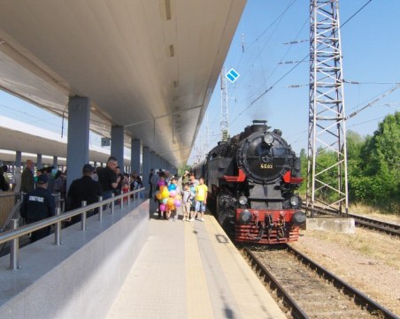 Безплатно ще се возят на влак участниците в детски литературен конкурс