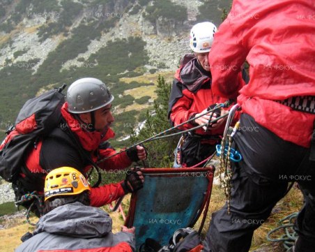 Жена си счупи крака в планината! Планински спасители от Карлово я свалиха