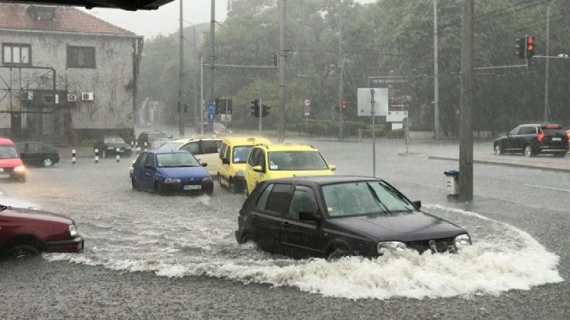Потоп в Бургас! Градушка удари Южното Черноморие СНИМКИ и ВИДЕО