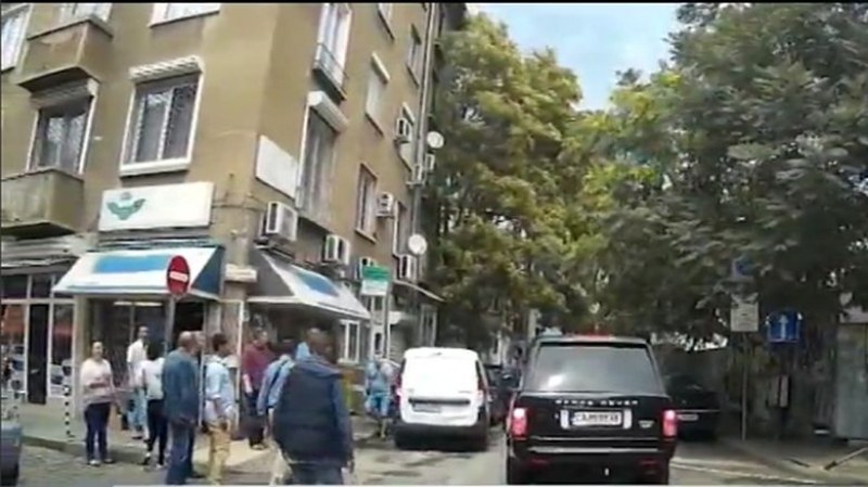 Преследван от полицията в бясна гонка по улиците! СНИМКИ